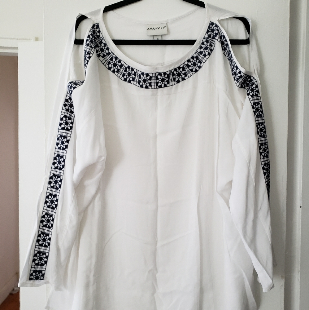 NWOT Cut out long sleeved top